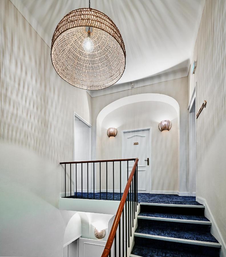 Hotel Le Suquet Канны Экстерьер фото